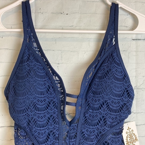 BECCA NWT Show & Tell One-Piece Swimsuit M Lace Crochet Sexy Vacation Coast - Picture 5 of 16